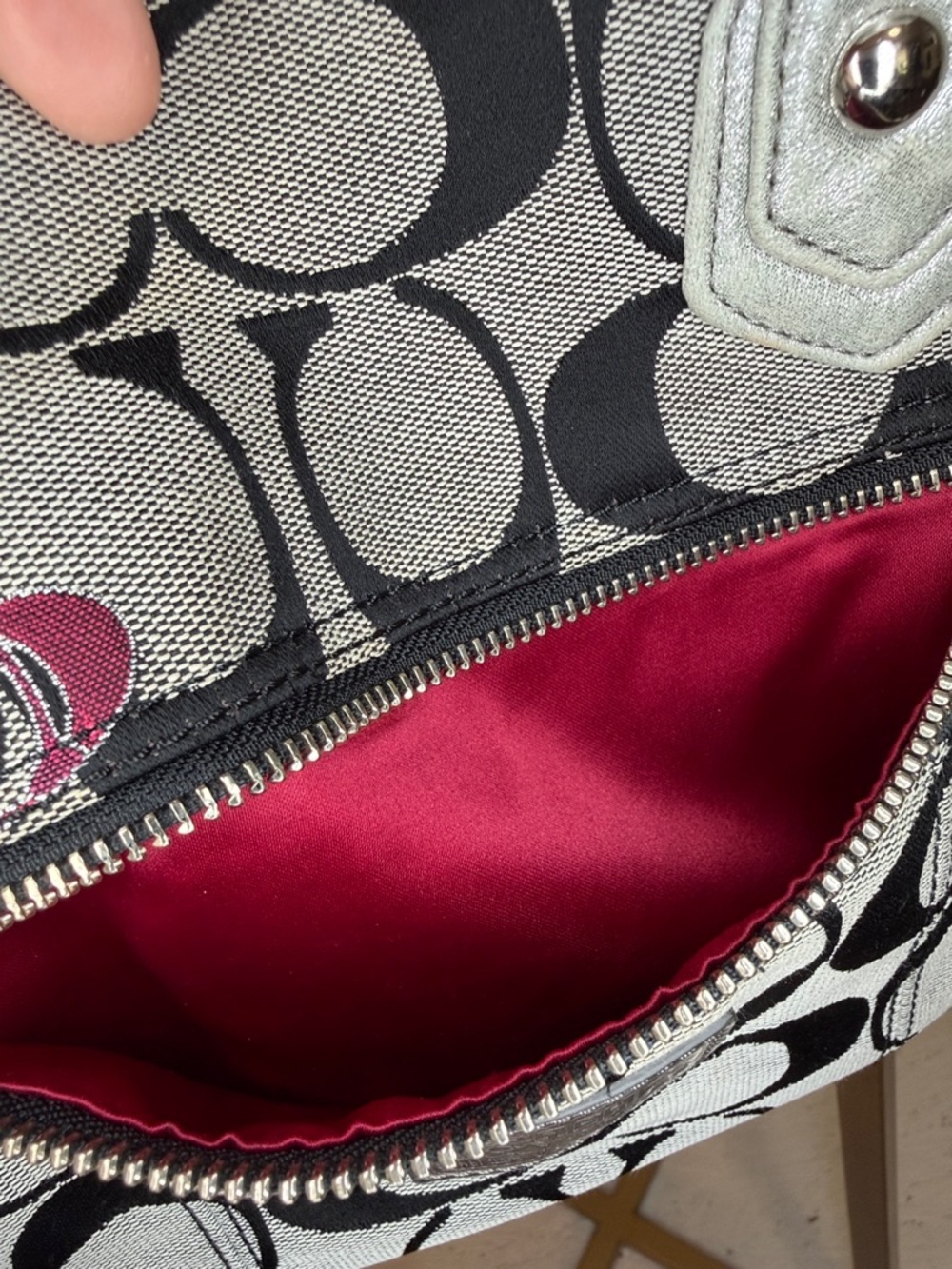 Coach POPPY Like new shoulder, bag grey & black logo,burgundy interior17X14 - Picture 11 of 14